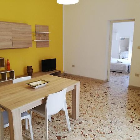 Charming Apartment In Mondello Palermo Bagian luar foto