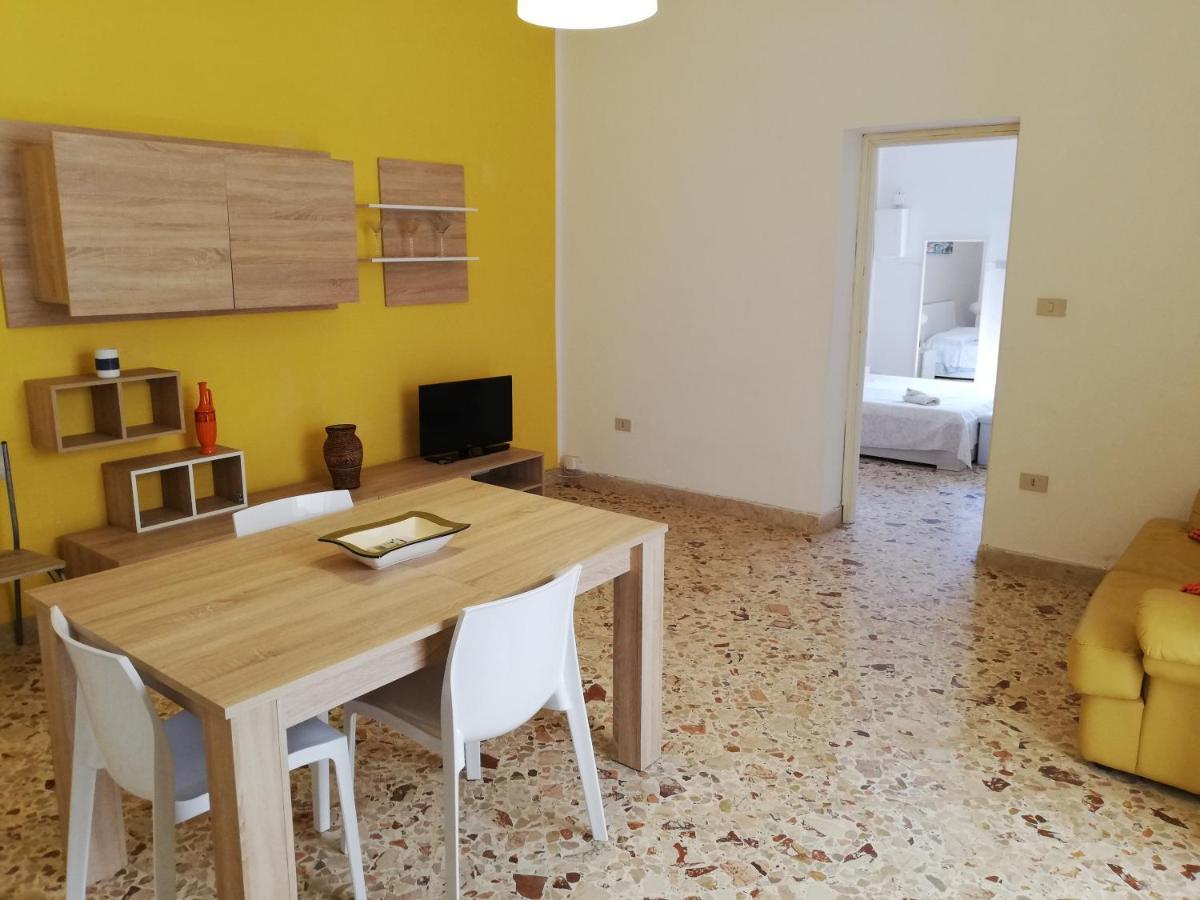 Charming Apartment In Mondello Palermo Bagian luar foto